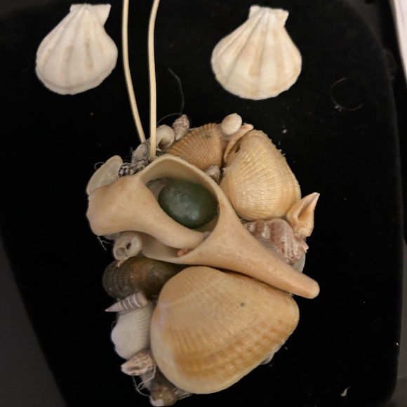 Shell necklaces - Picture 7 of 11